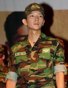 娱乐吃瓜酱当兵,揭秘当兵背后的故事与挑战  第2张